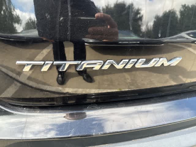 2022 Ford Edge Titanium 8