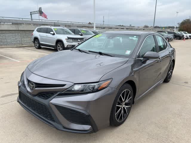 2022 Toyota Camry SE 1