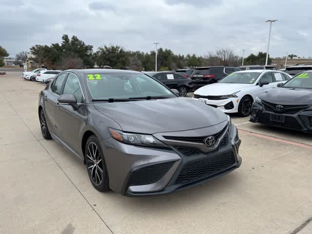 2022 Toyota Camry SE 4