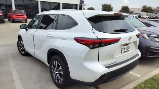 2023 Toyota Highlander L 2