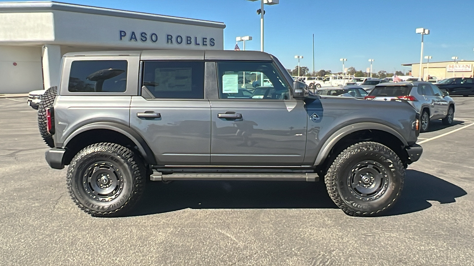 2024 Ford Bronco Outer Banks 2