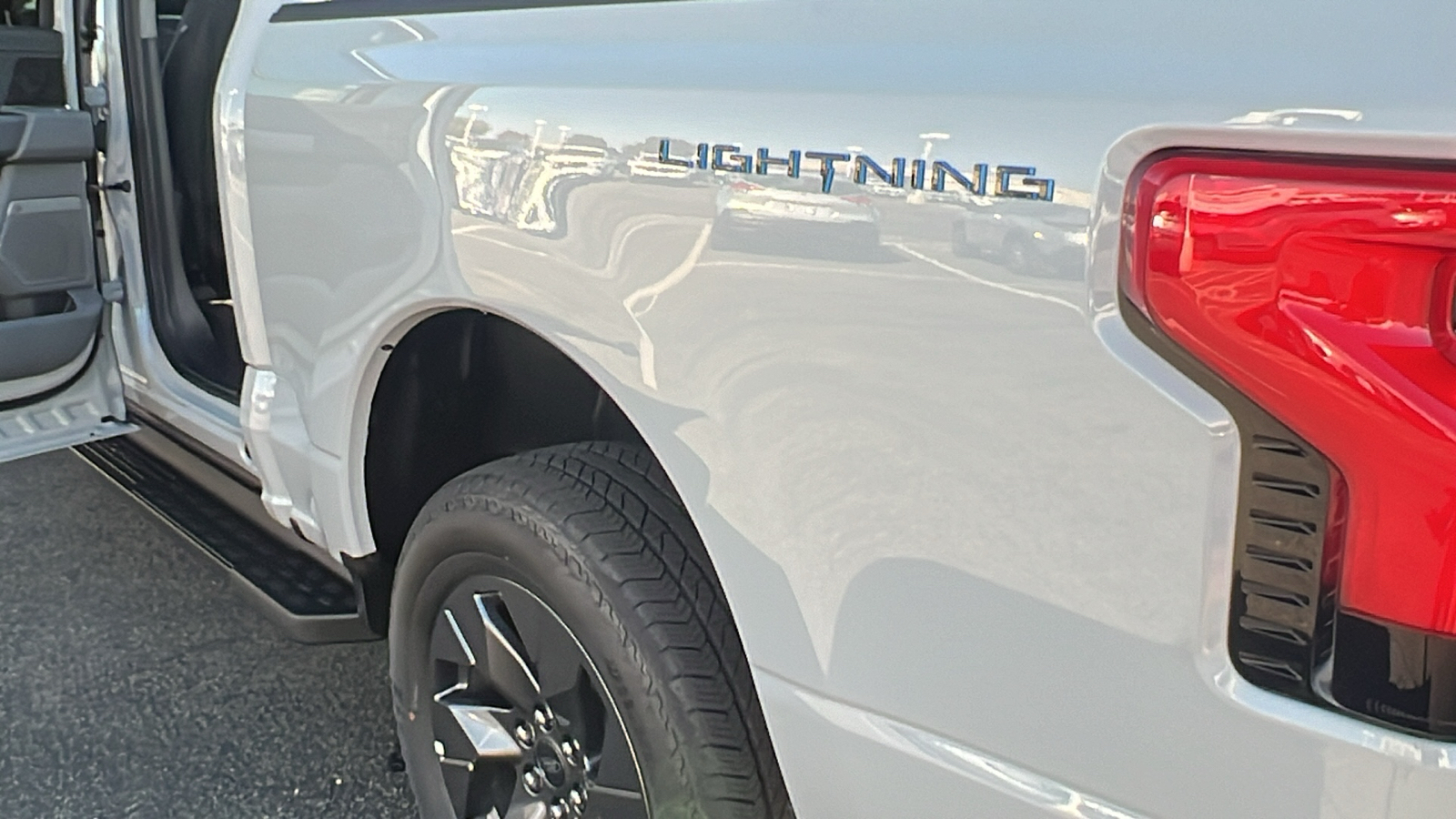 2024 Ford F-150 Lightning Flash 17