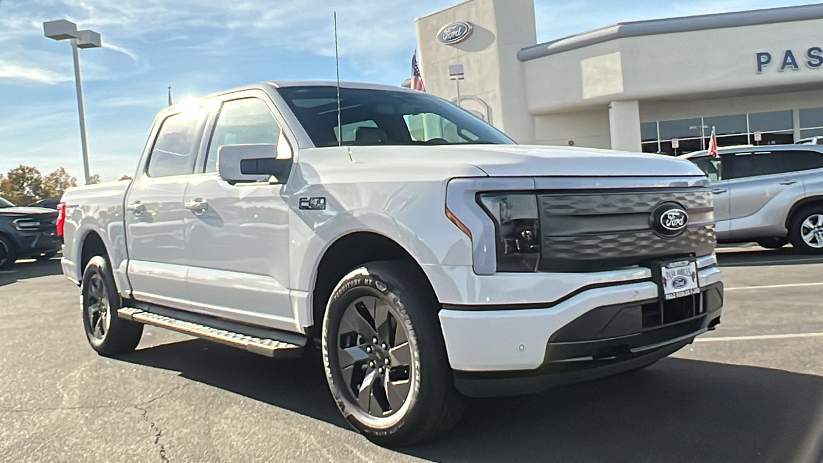 2024 Ford F-150 Lightning Lariat 1