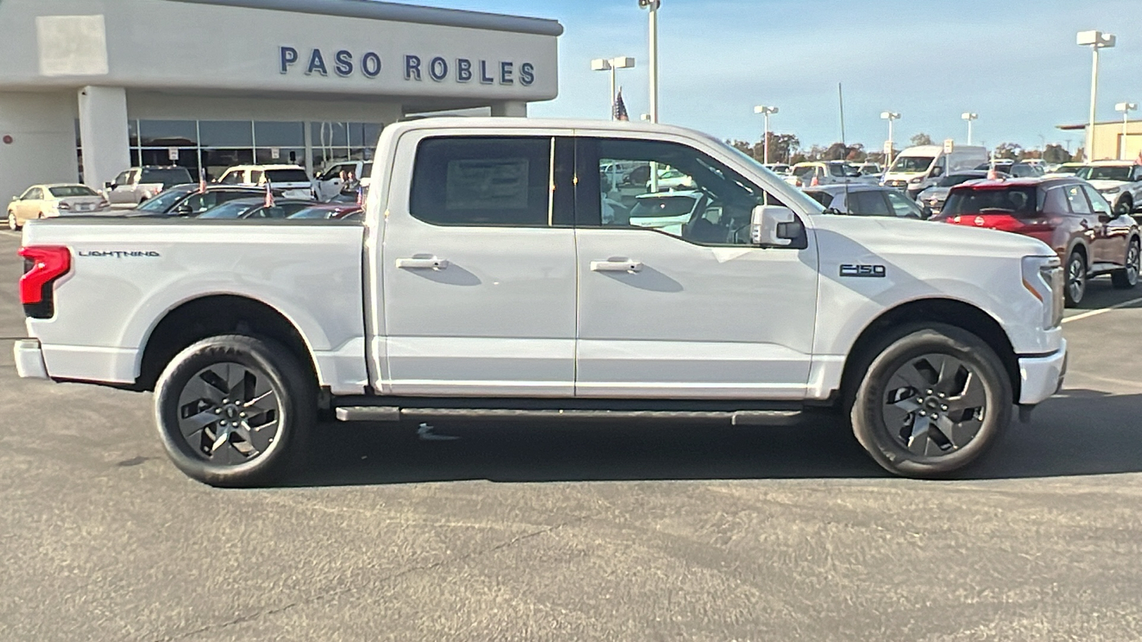 2024 Ford F-150 Lightning Lariat 2