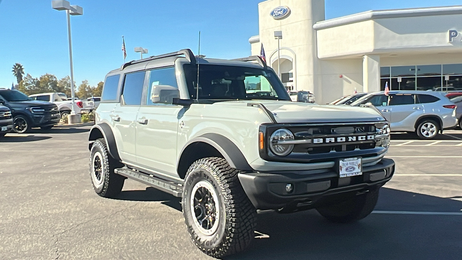 2024 Ford Bronco Outer Banks 1