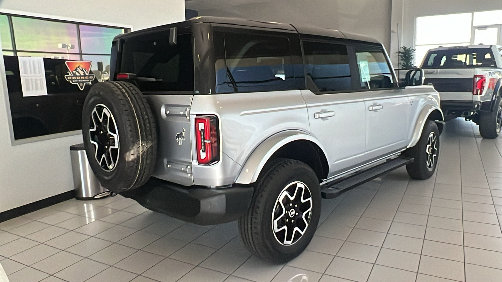 2024 Ford Bronco Outer Banks 3