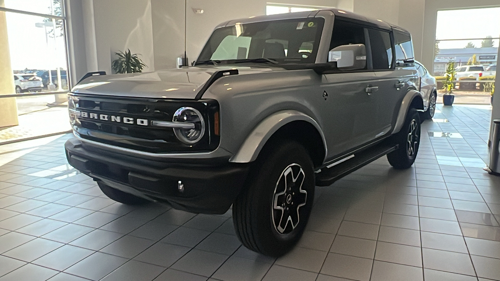 2024 Ford Bronco Outer Banks 6