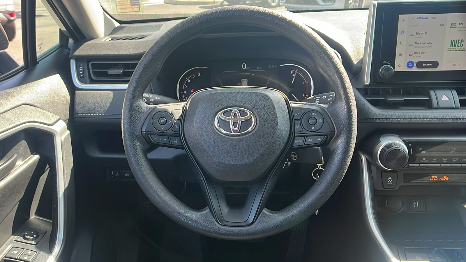 2023 Toyota RAV4 LE 21