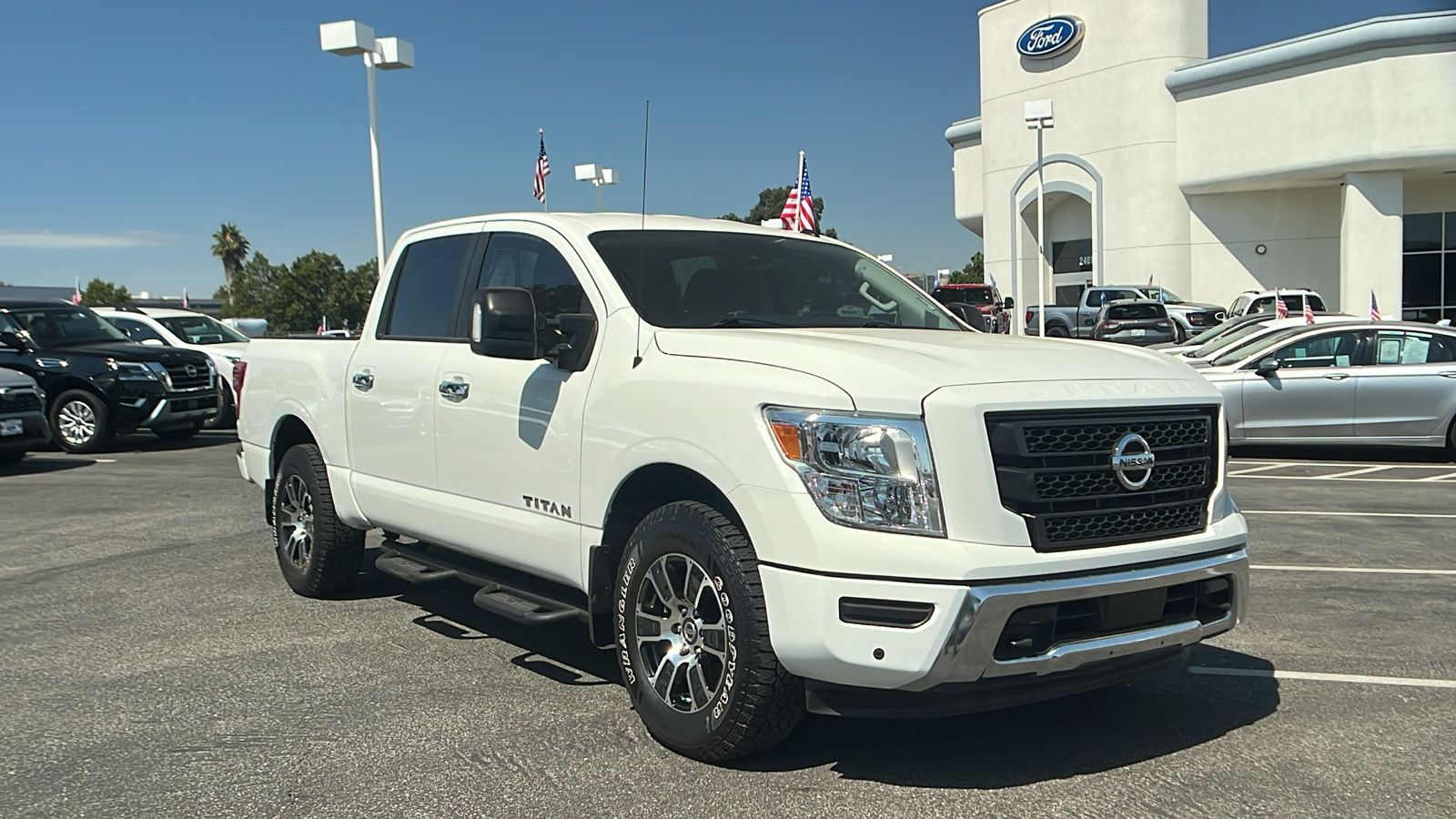 2021 Nissan Titan SV 1