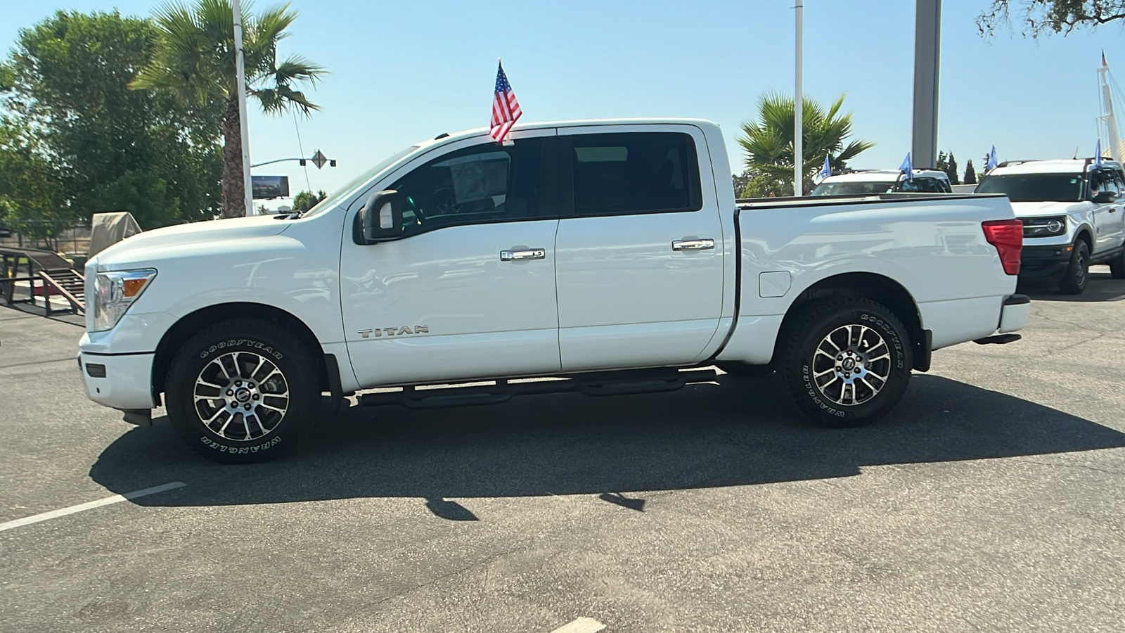 2021 Nissan Titan SV 6