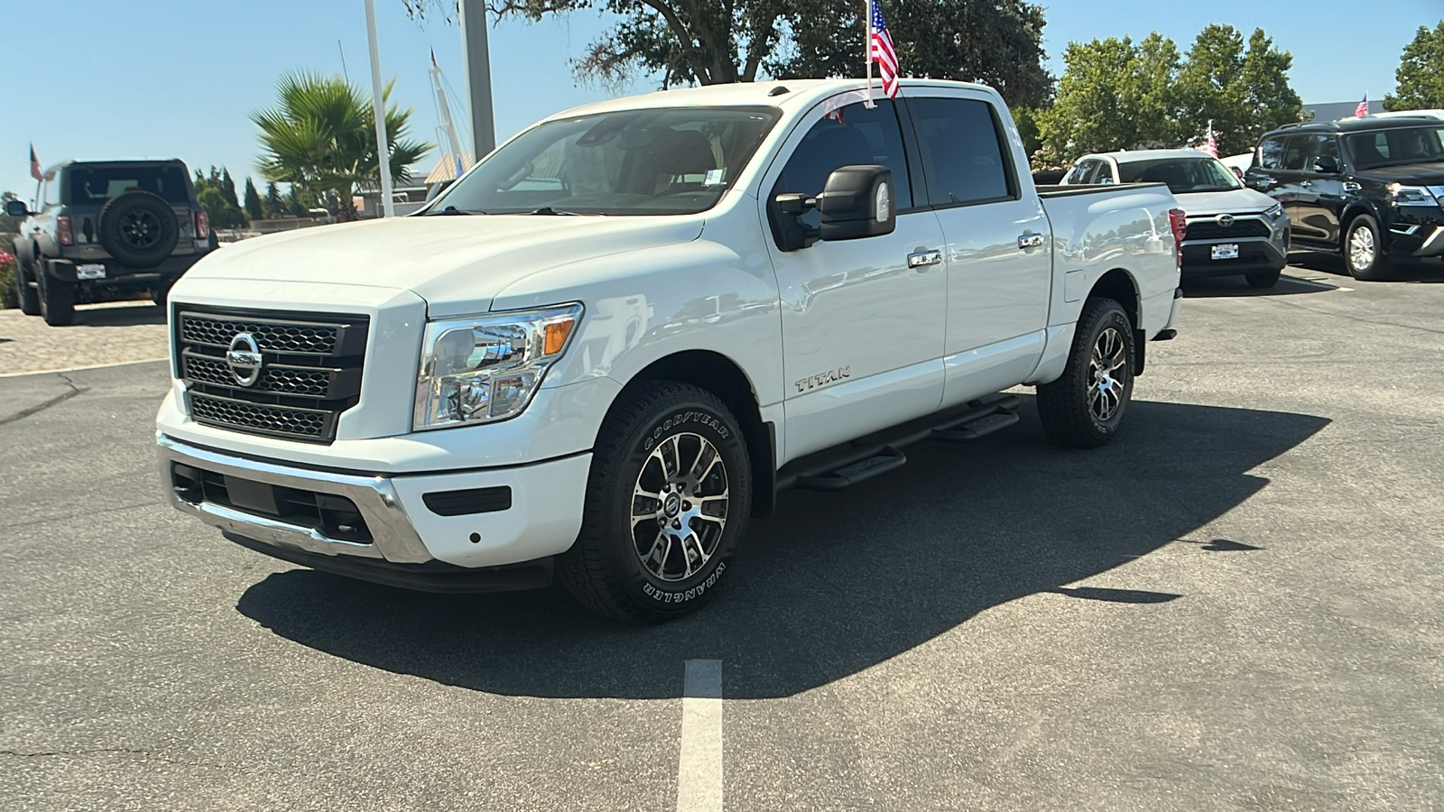 2021 Nissan Titan SV 7