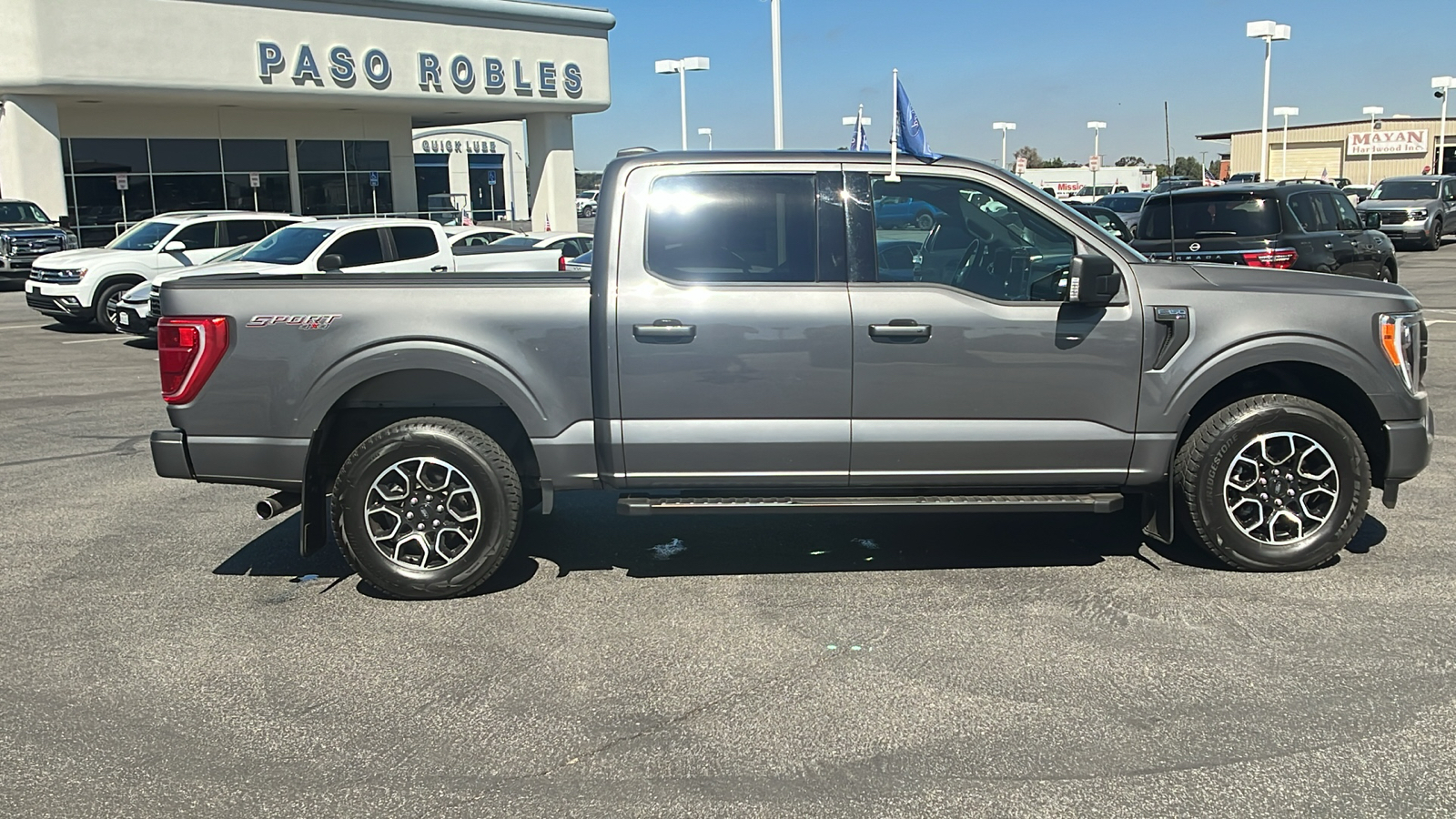 2022 Ford F-150 XLT 2