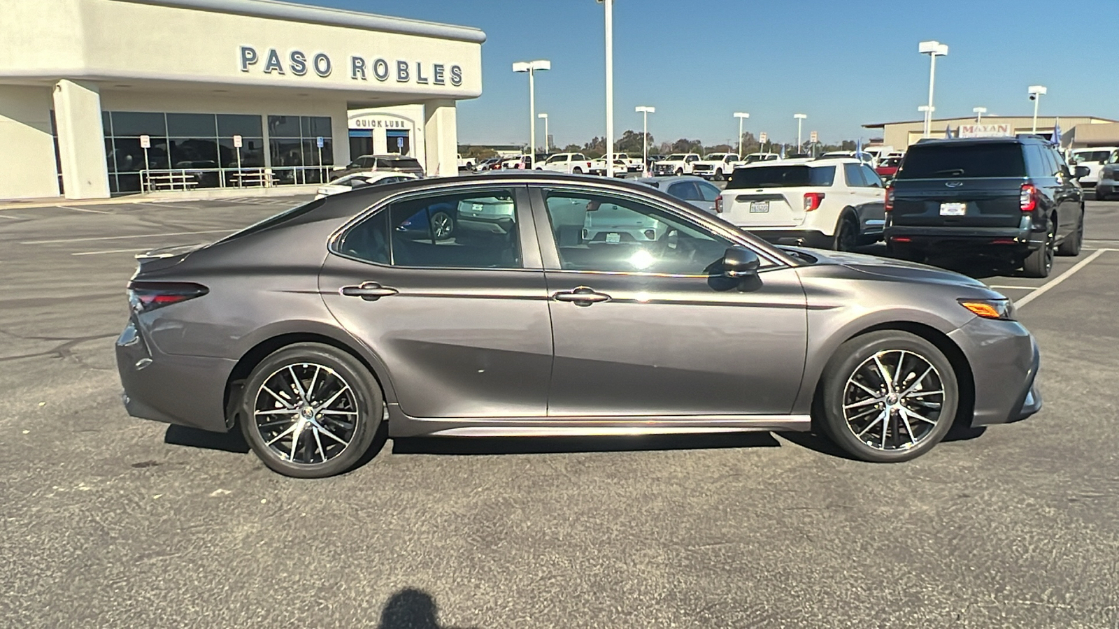 2022 Toyota Camry SE Nightshade 2