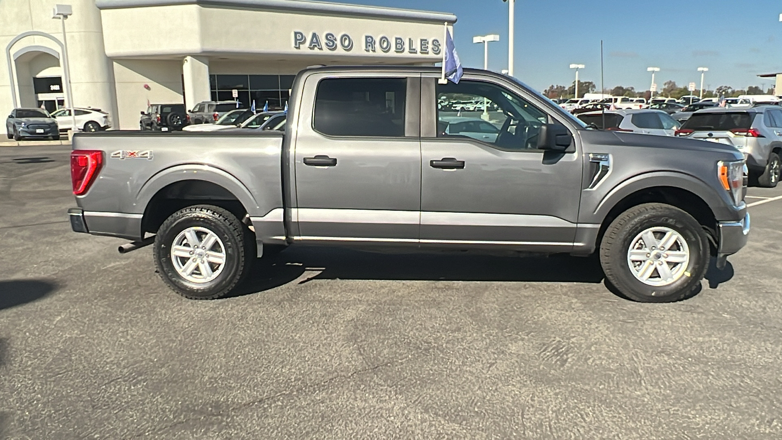 2022 Ford F-150 XLT 2