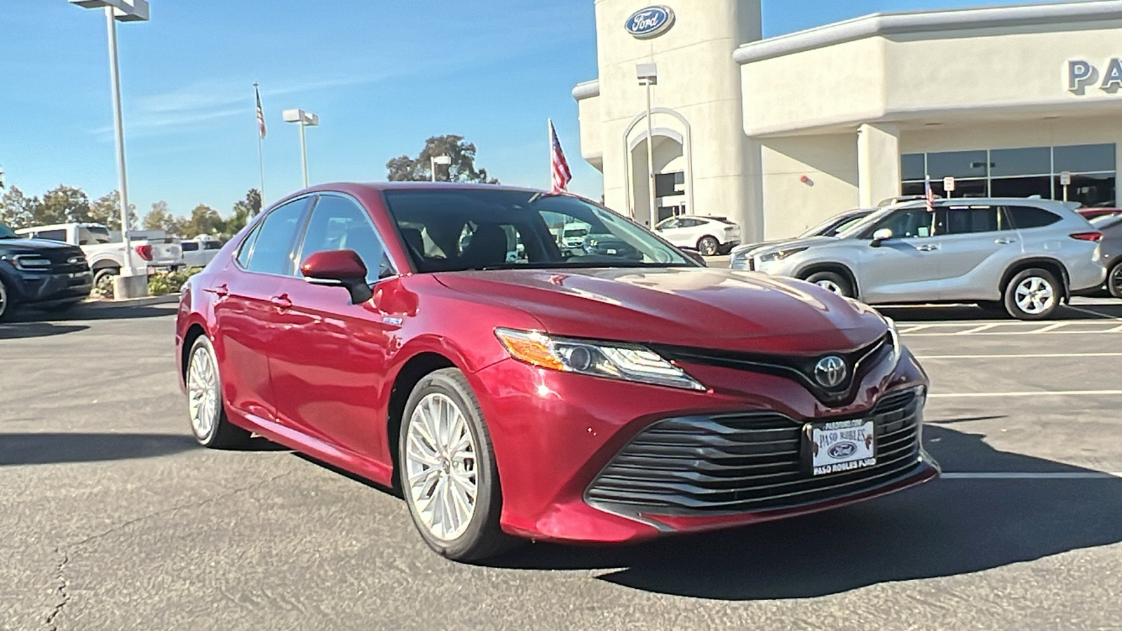 2020 Toyota Camry Hybrid XLE 1