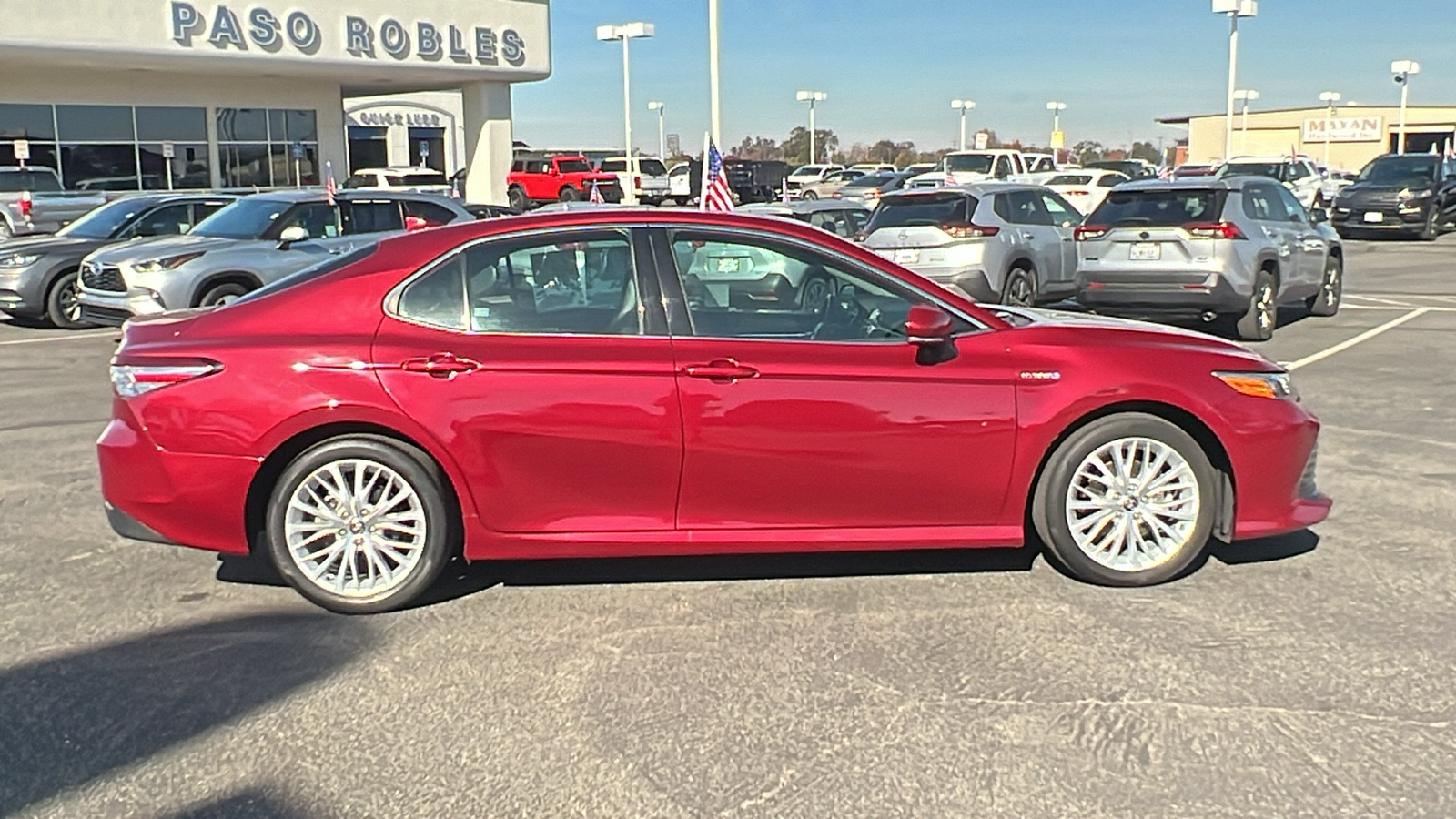 2020 Toyota Camry Hybrid XLE 2