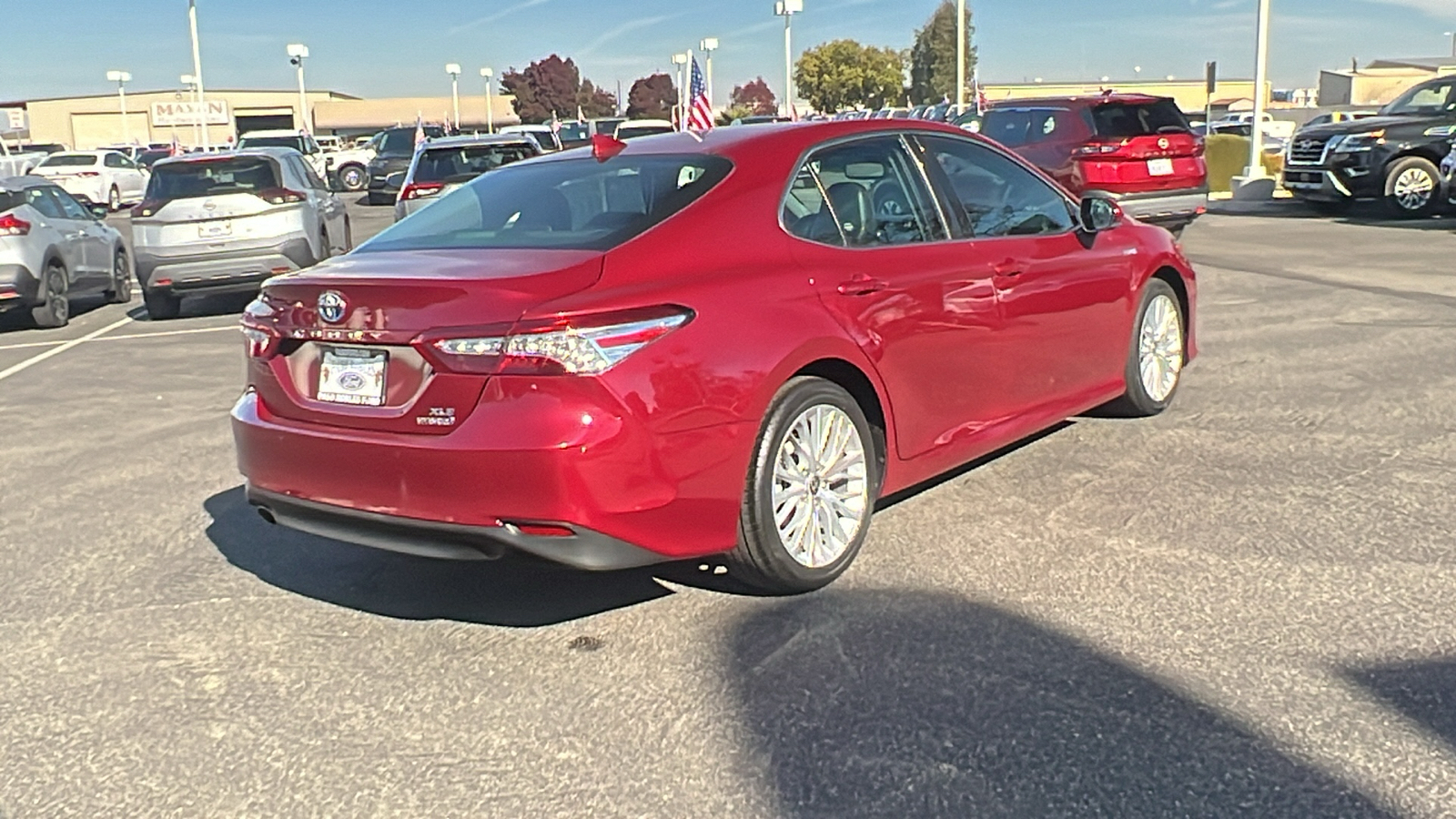 2020 Toyota Camry Hybrid XLE 3