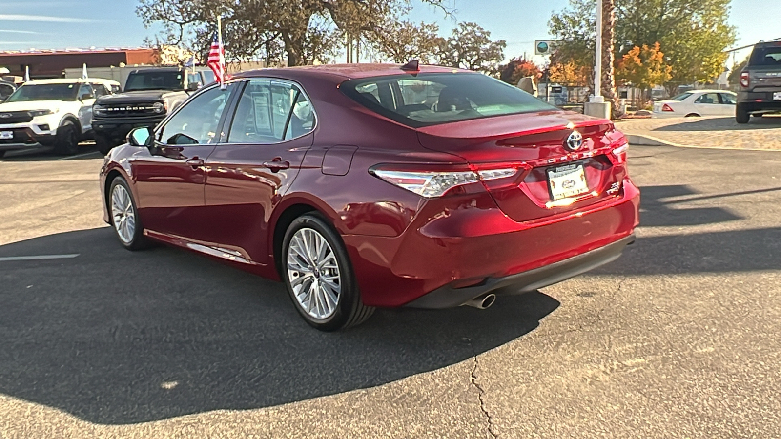 2020 Toyota Camry Hybrid XLE 5