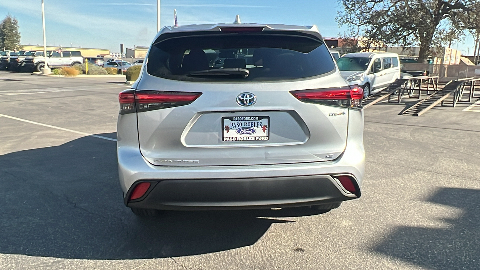 2021 Toyota Highlander Hybrid LE 4