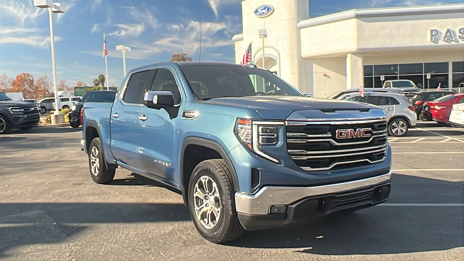 2024 GMC Sierra 1500 SLT 1