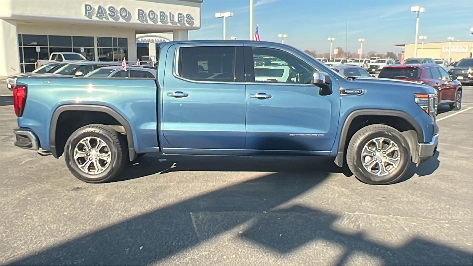 2024 GMC Sierra 1500 SLT 2