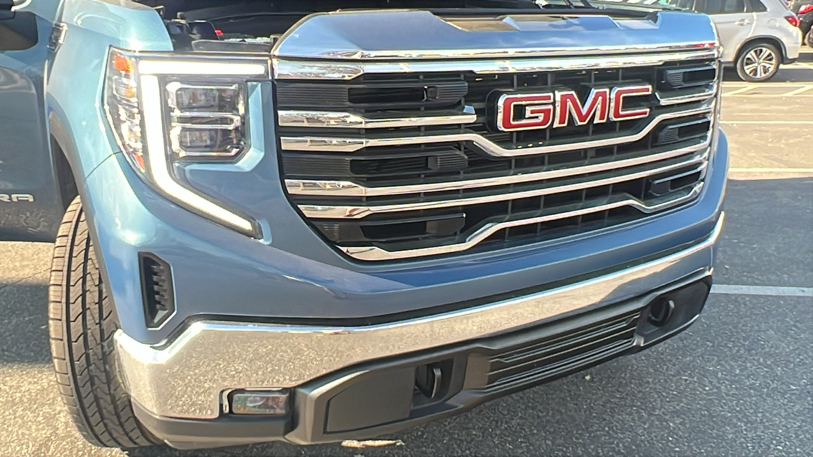 2024 GMC Sierra 1500 SLT 12