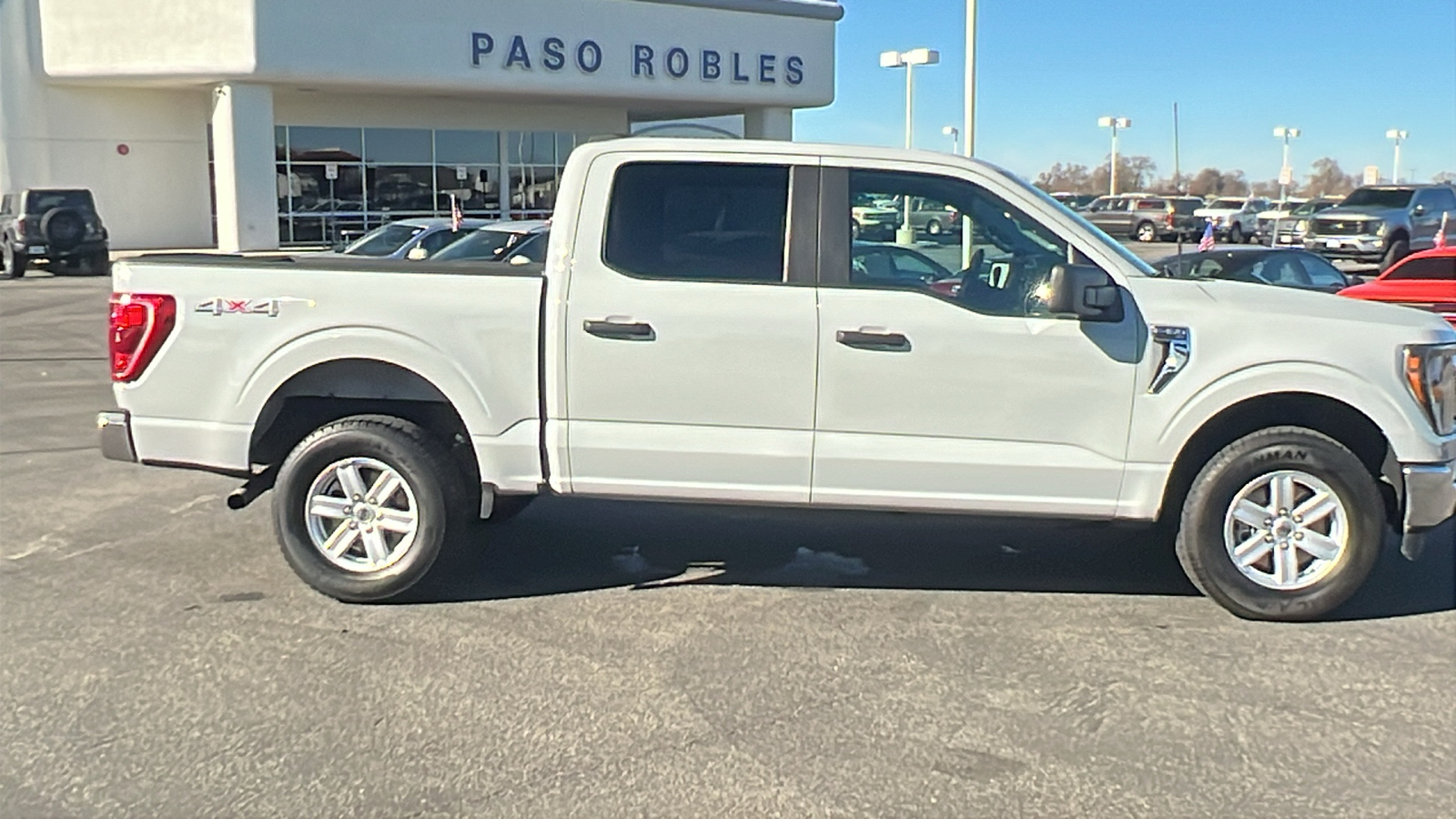 2023 Ford F-150 XLT 2