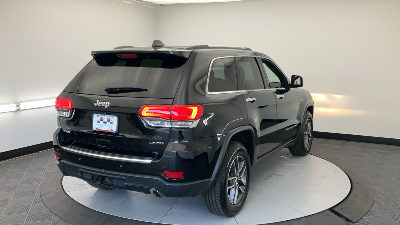 2017 Jeep Grand Cherokee Limited 11