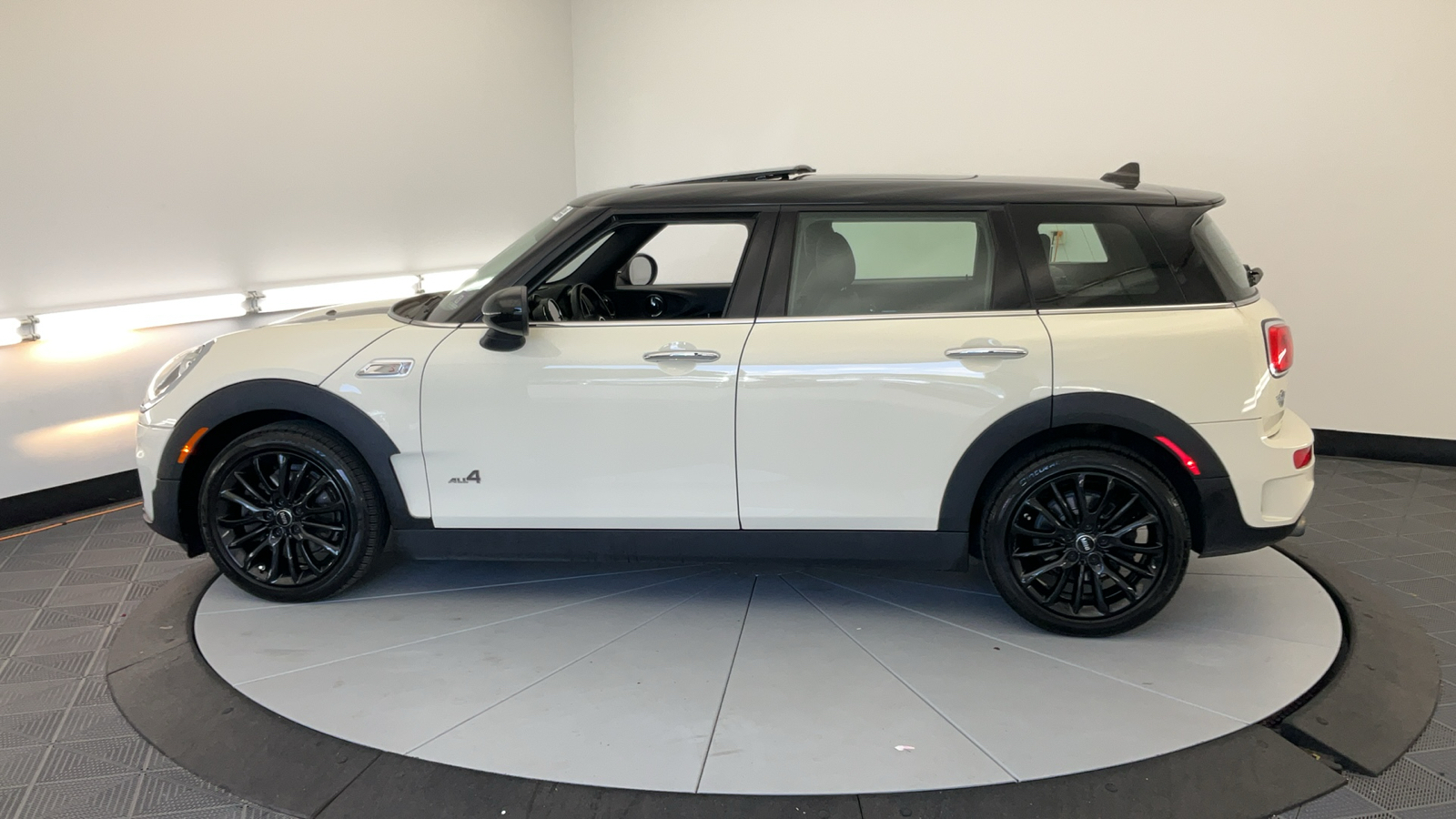 2019 MINI Cooper S Clubman Signature 9