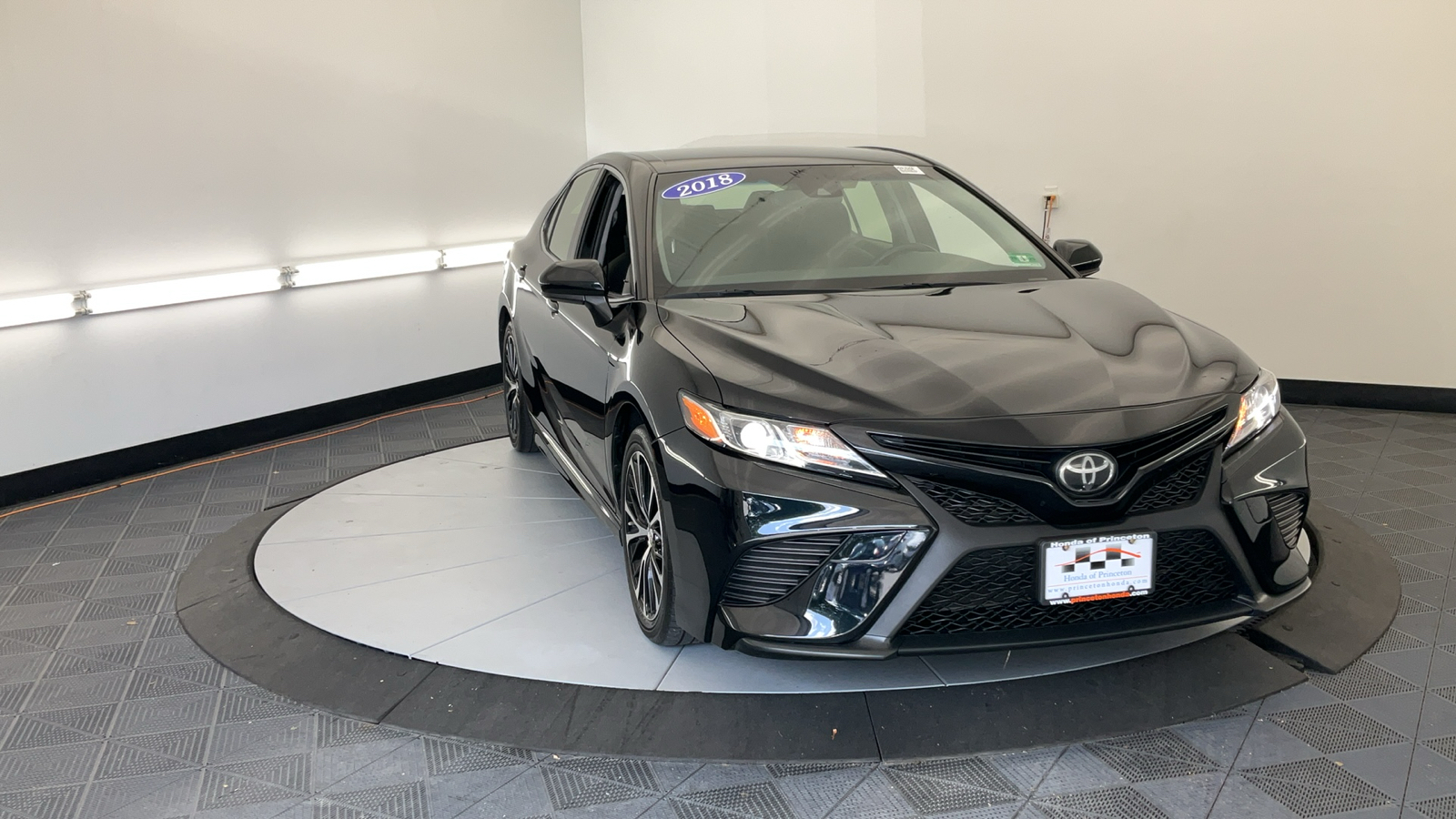 2018 Toyota Camry SE 1