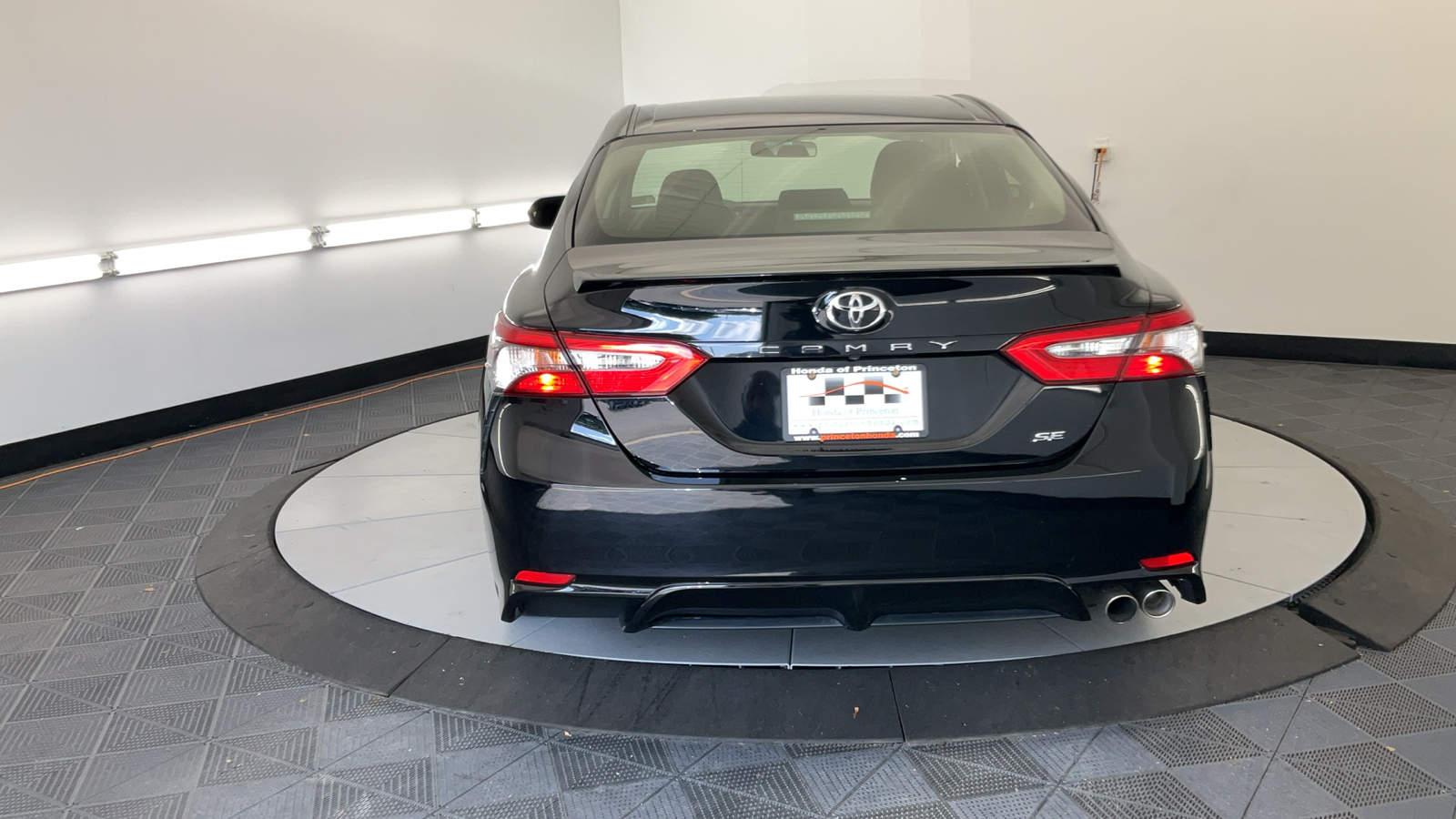 2018 Toyota Camry SE 11