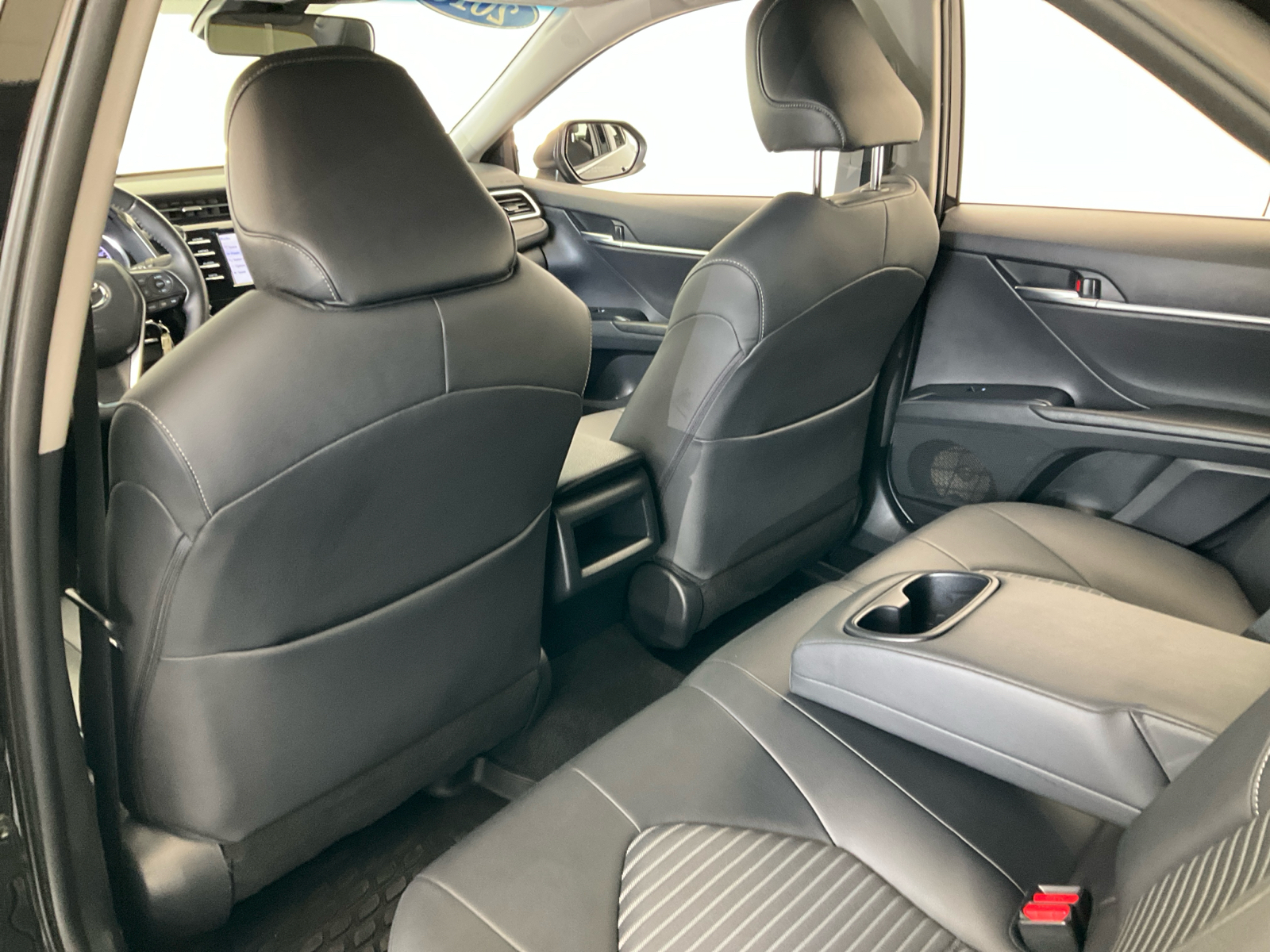 2018 Toyota Camry SE 18