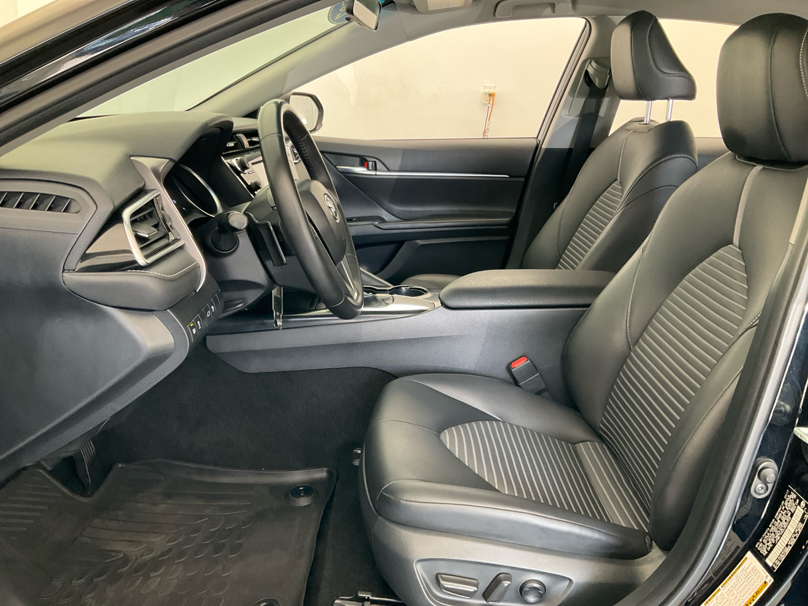 2018 Toyota Camry SE 21