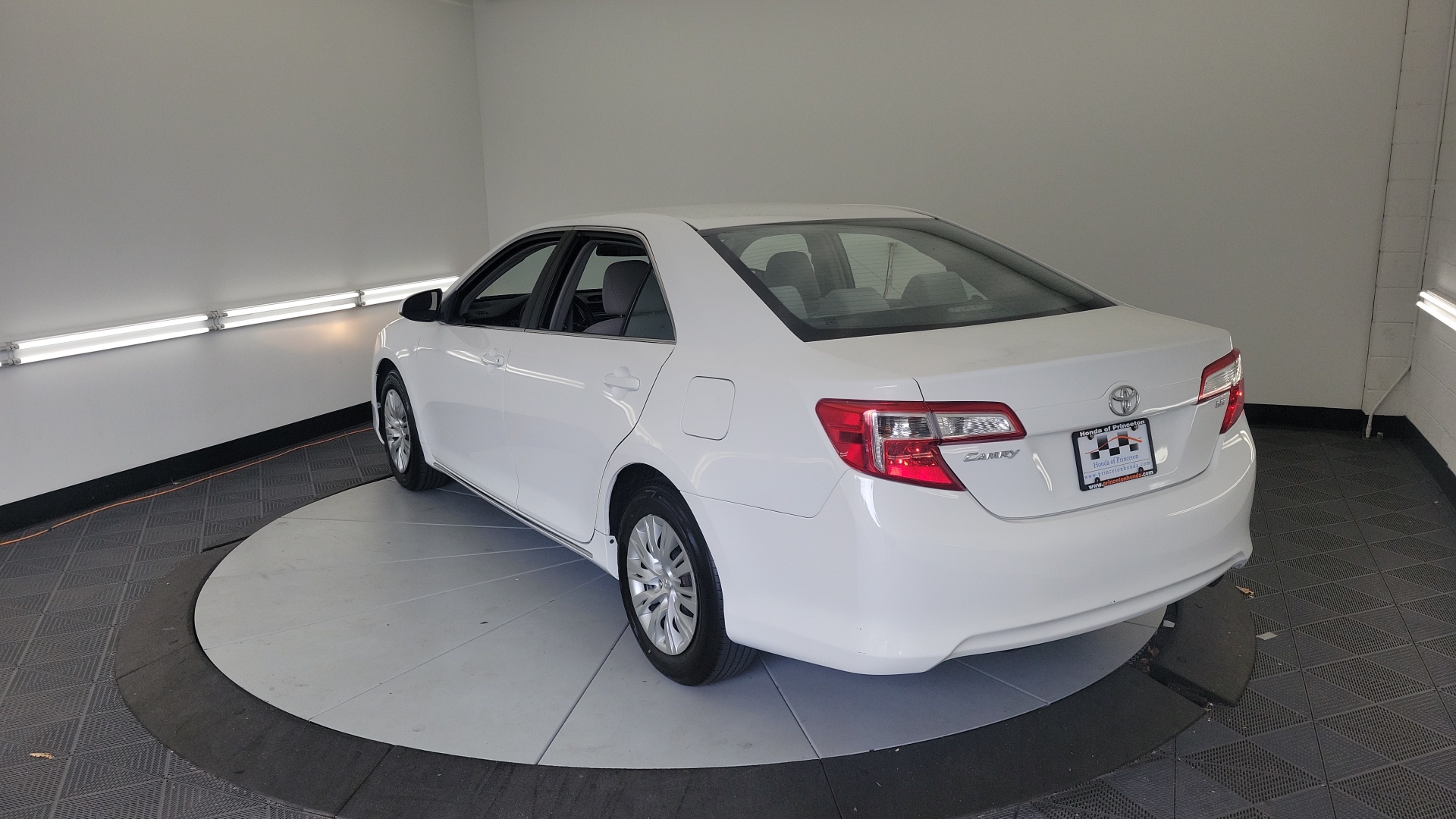 2012 Toyota Camry LE 8