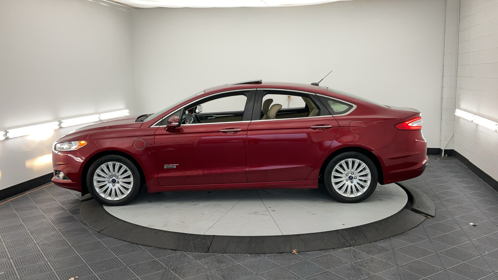 2014 Ford Fusion Energi SE Luxury 9