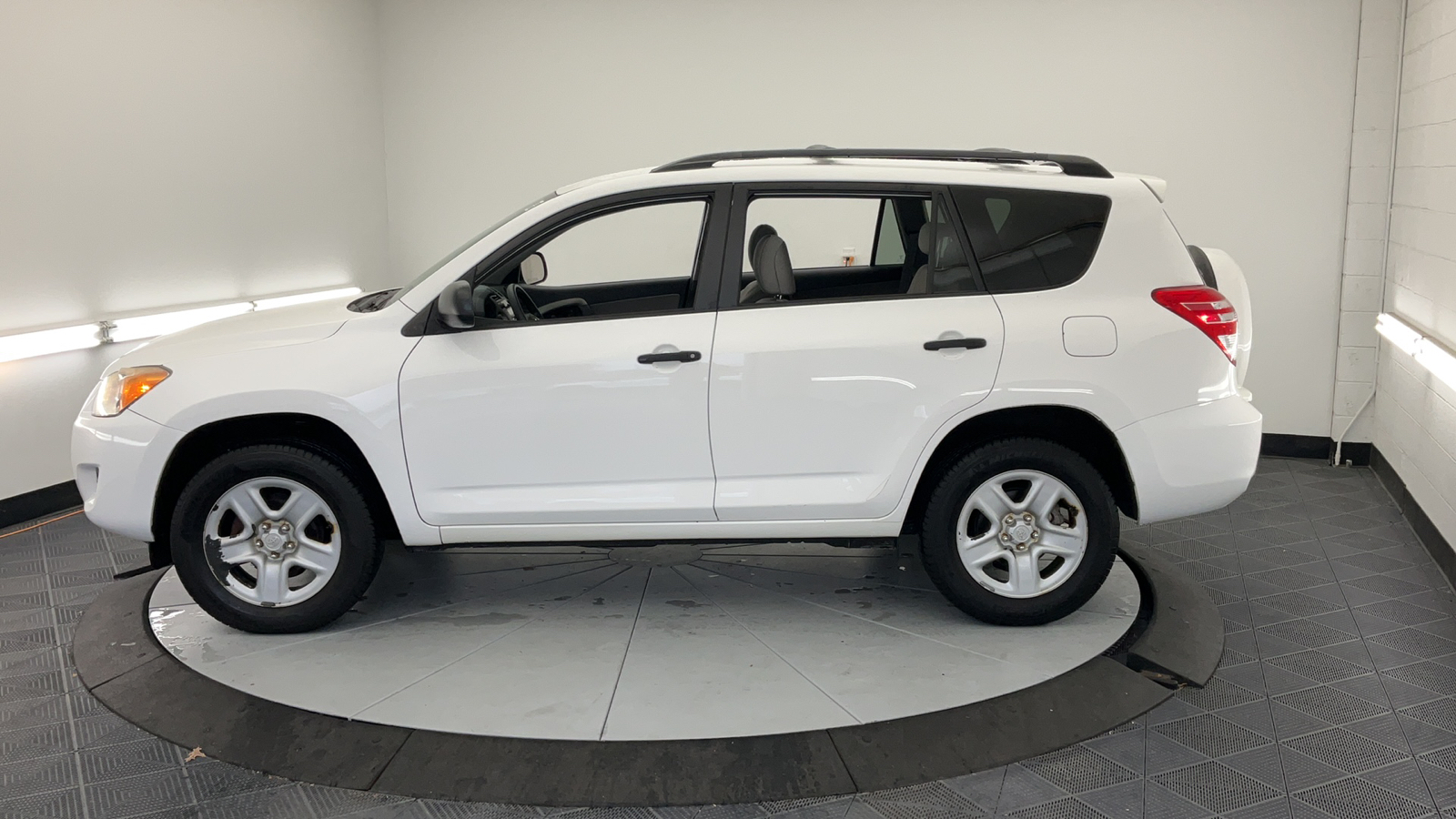 2011 Toyota RAV4 Base 8