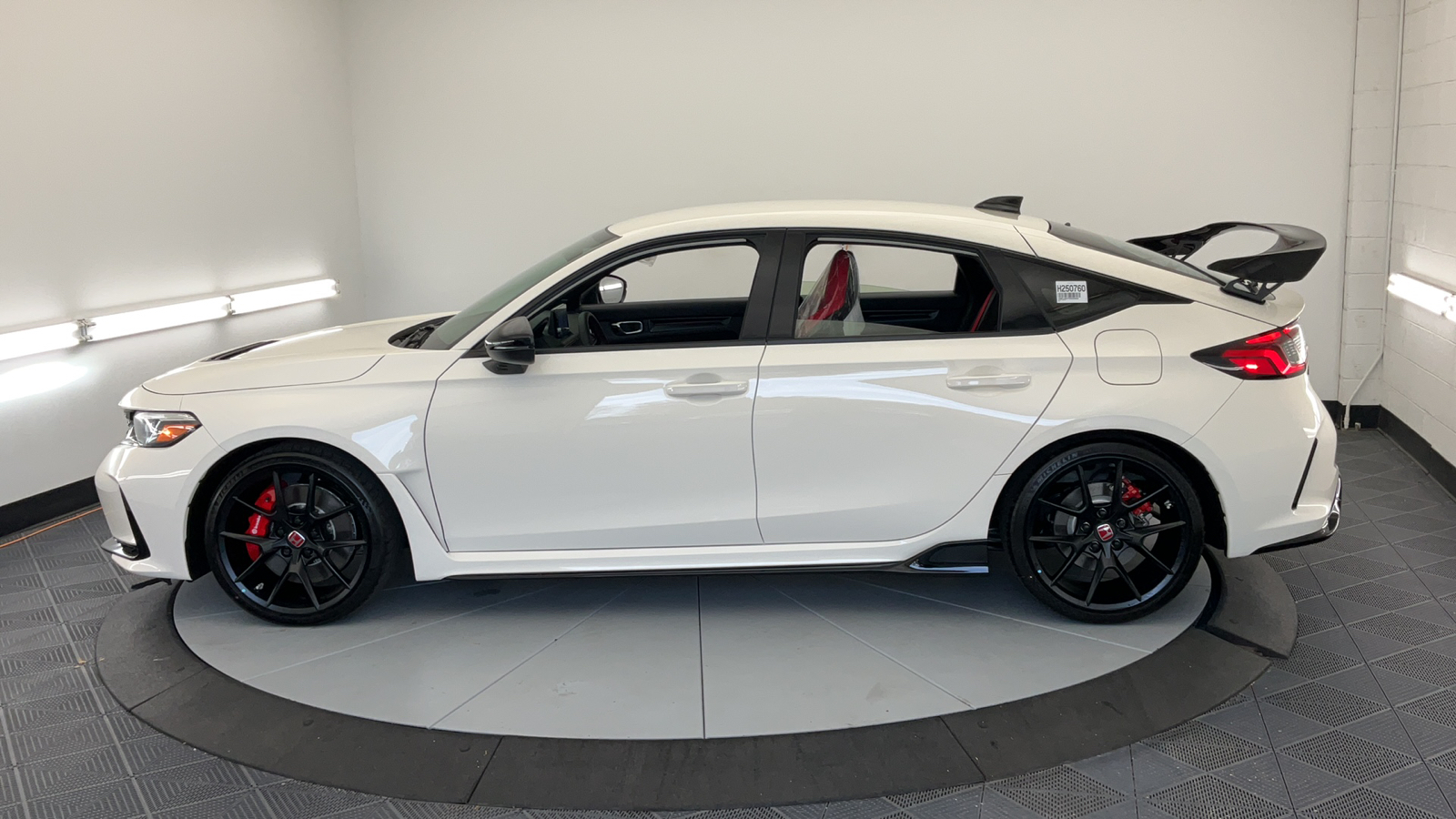 2025 Honda Civic Type R Base 9