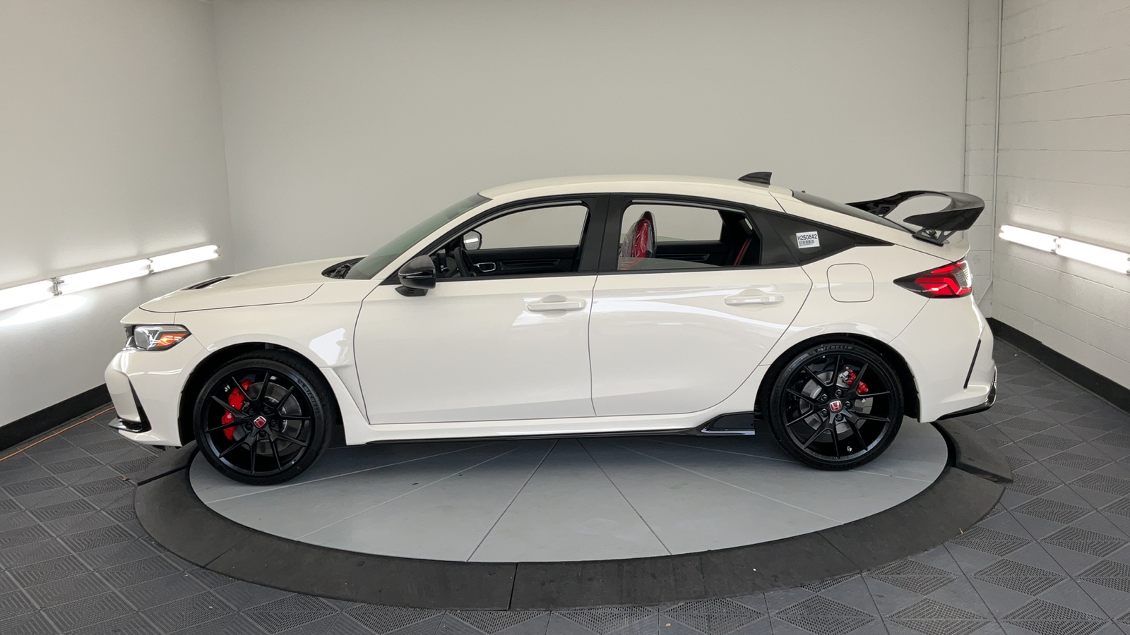 2025 Honda Civic Type R Base 9