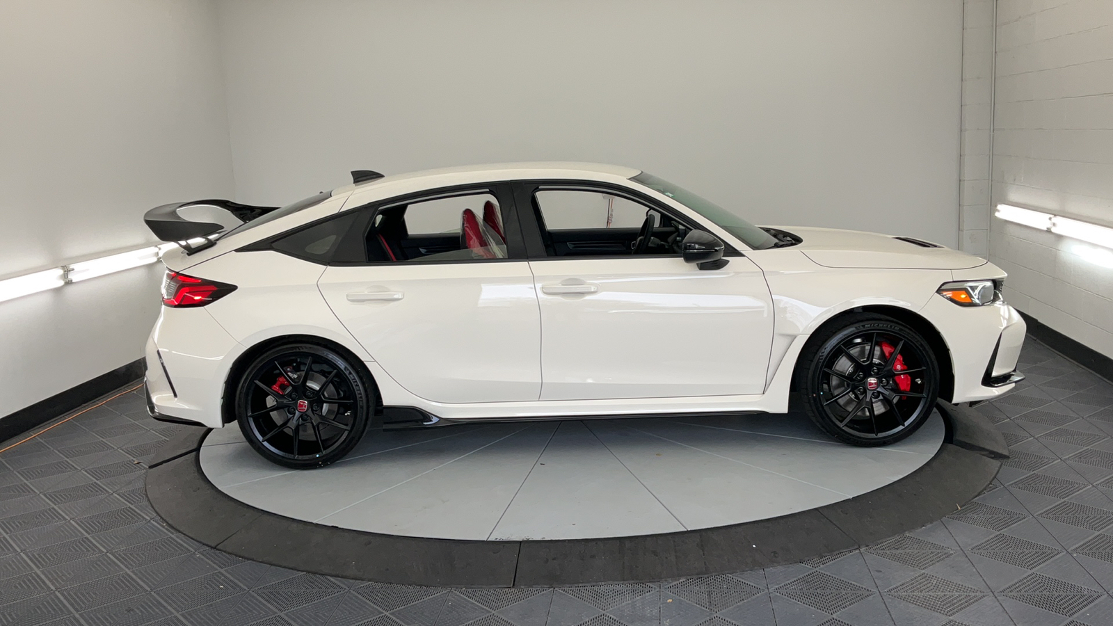 2025 Honda Civic Type R Base 13