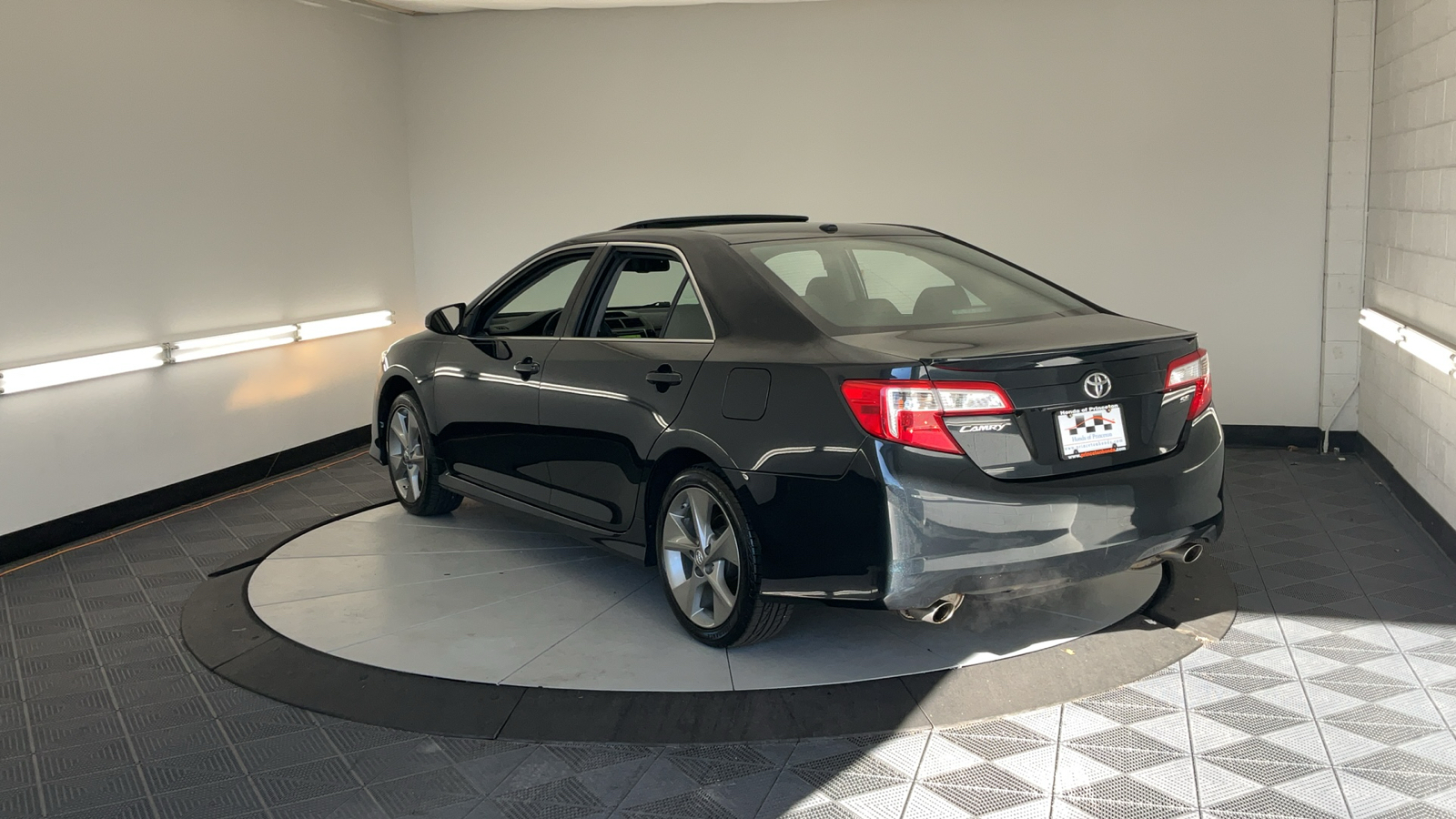 2012 Toyota Camry SE 10