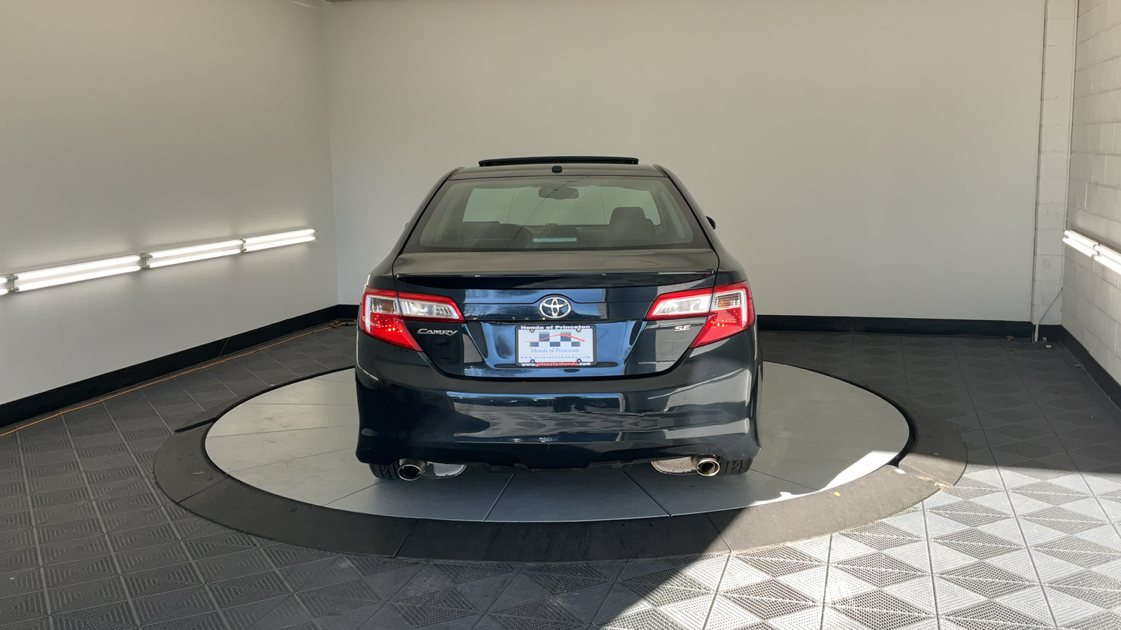 2012 Toyota Camry SE 11