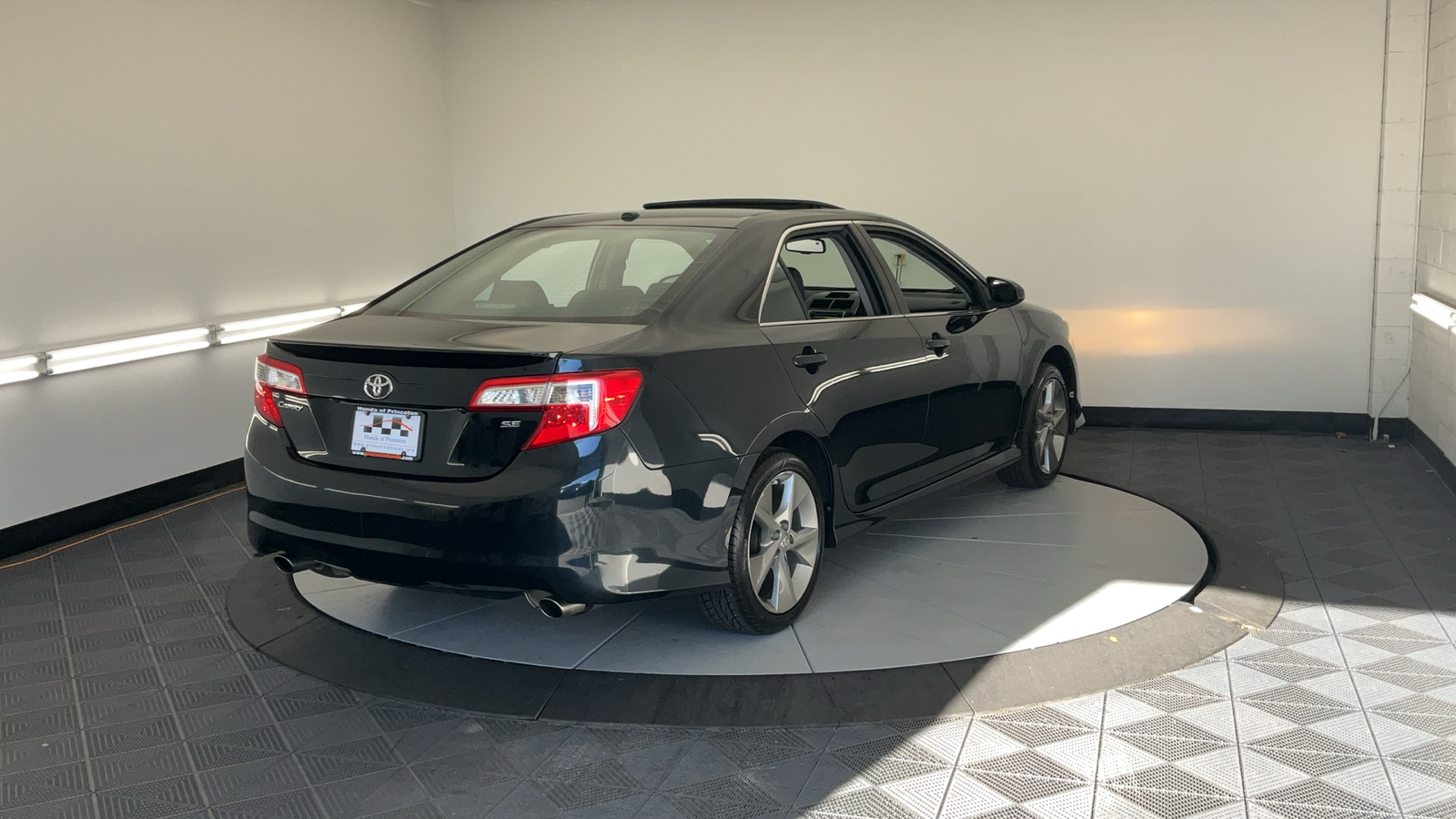 2012 Toyota Camry SE 12