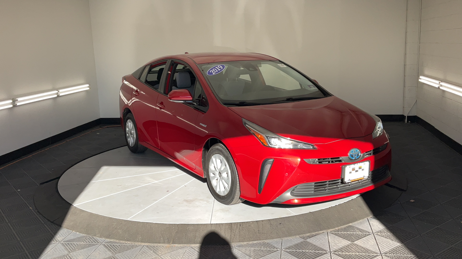 2019 Toyota Prius L 1