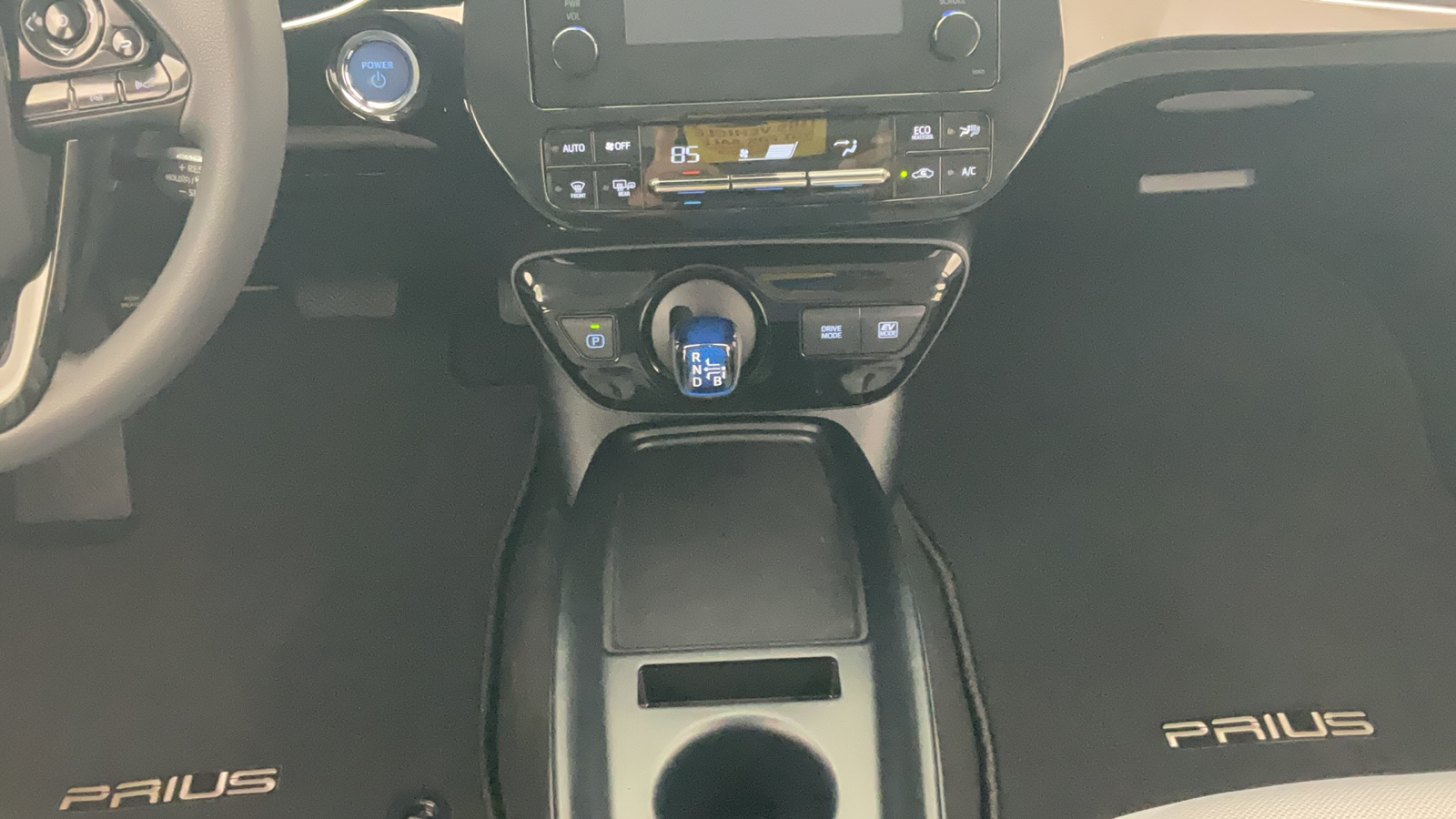 2019 Toyota Prius L 4