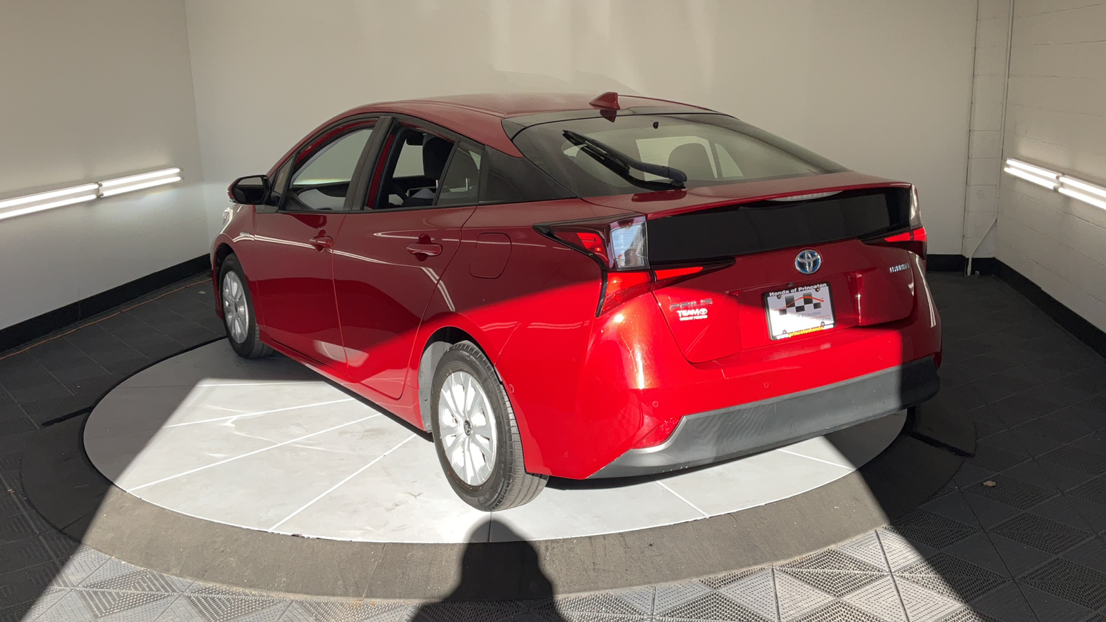 2019 Toyota Prius L 10