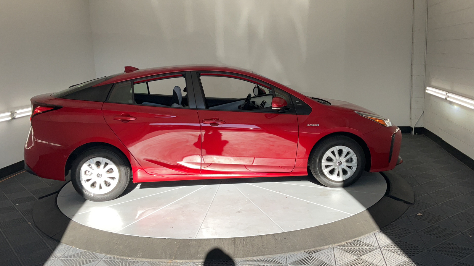 2019 Toyota Prius L 13