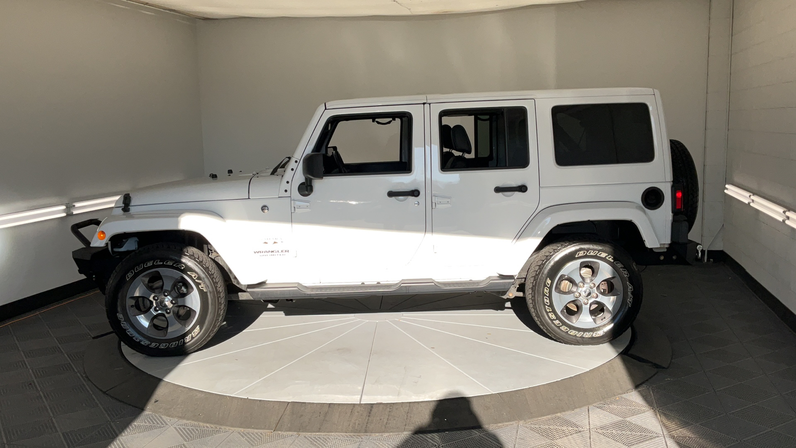 2017 Jeep Wrangler Unlimited Sahara 9