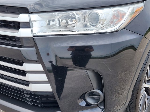 2019 Toyota Highlander LE w/ Safety & Convenience Pkg 9
