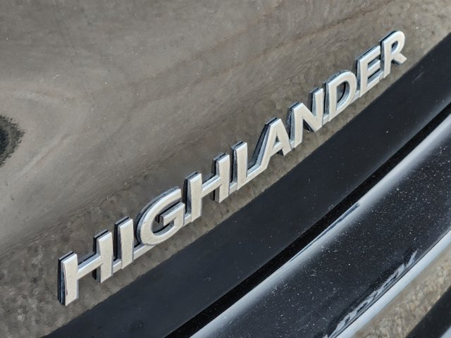 2019 Toyota Highlander LE w/ Safety & Convenience Pkg 12