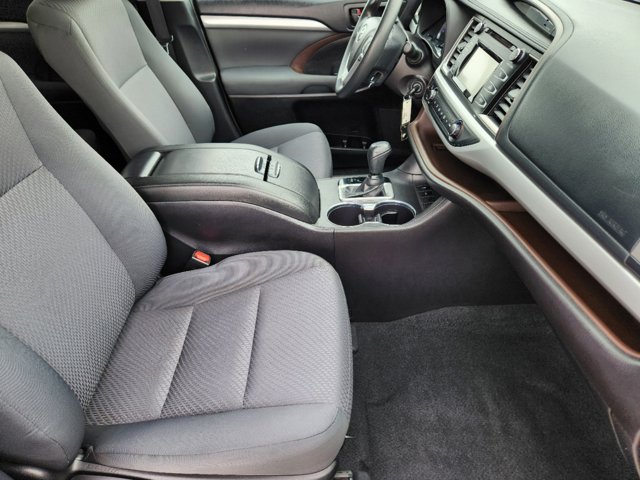 2019 Toyota Highlander LE w/ Safety & Convenience Pkg 14